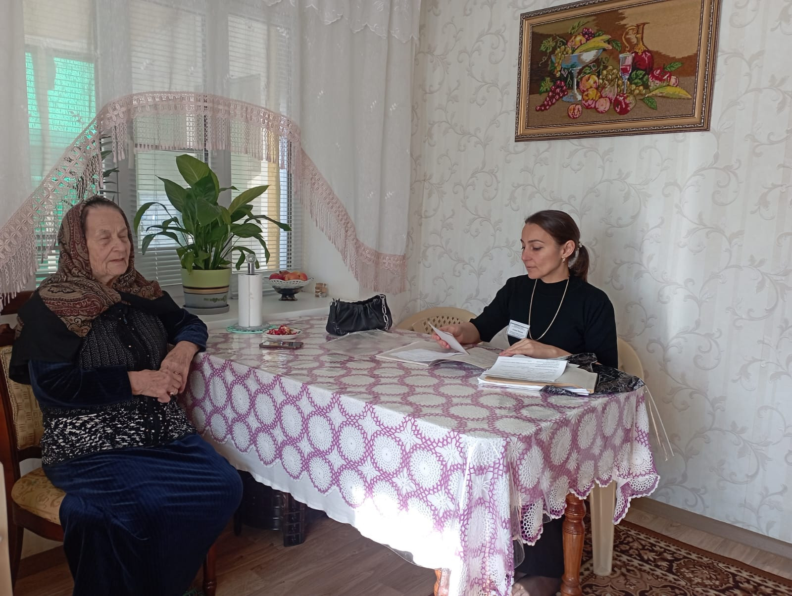 Рабочие будни специалиста Алиевой Раисат в рамках регулярного обхода подопечных соцработников.